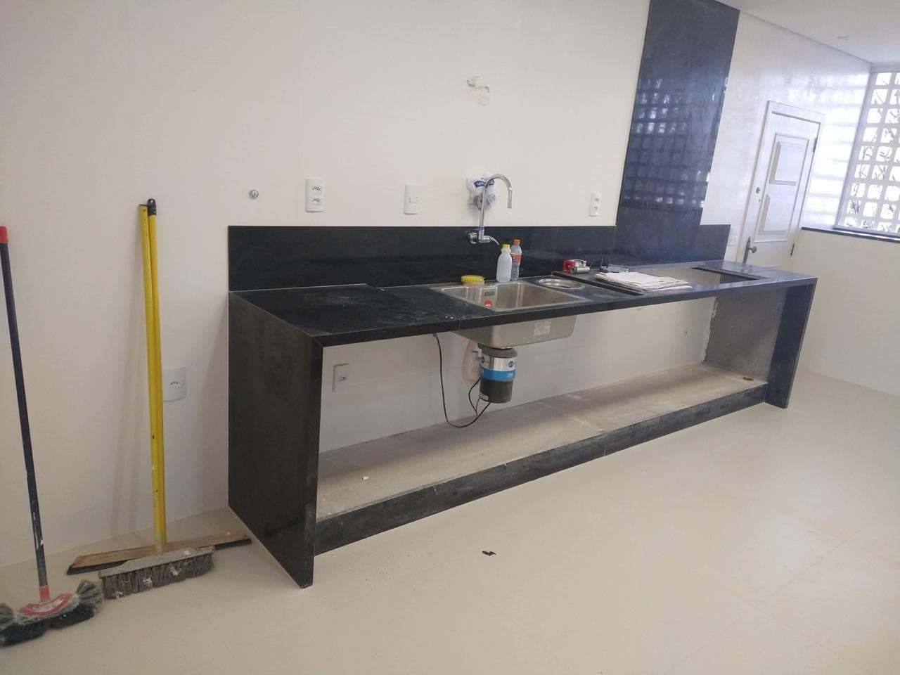 Acabamento em granito executado pela Gilberto Construtor